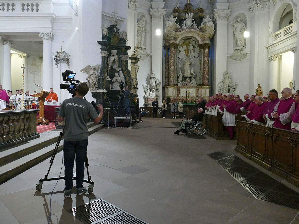 Abschlussvesper der Bischofskonferenz mit Austeilung des Bonifatiussegens (Foto: Karl-Franz Thiede)